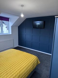 Modern room in west hallam - 0