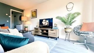 2 Bedroom House, Park on Doorstep, Families and Contractors Friendly, Near Parkway Station - 0