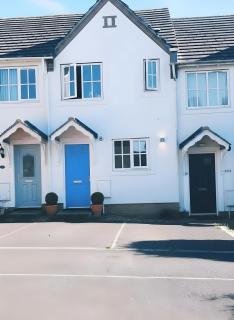 2 Bedroom House, Park on Doorstep, Families and Contractors Friendly, Near Parkway Station - 8