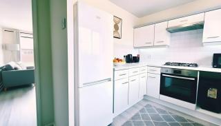 2 Bedroom House, Park on Doorstep, Families and Contractors Friendly, Near Parkway Station - 6