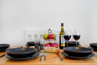 4Bedroom - 6Bed - 3Bath - Priv-Parking - Garden - 3