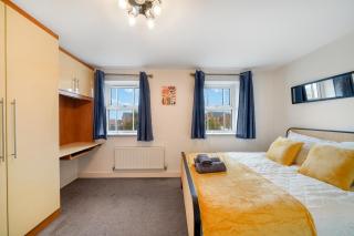 4Bedroom - 6Bed - 3Bath - Priv-Parking - Garden - 0