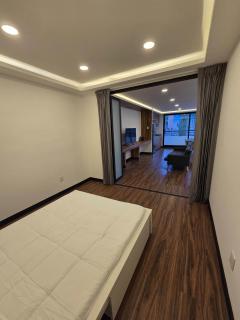 Modern 2-Bed Apartment with Balcony & Travel Advisor - 8