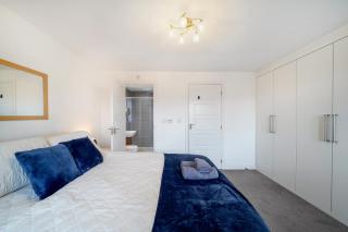 4Bedroom - 6Bed - 3Bath - Priv-Parking - Garden - 8