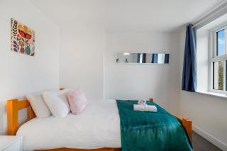 4Bedroom - 6Bed - 3Bath - Priv-Parking - Garden - 9