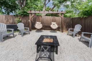 Stockyards- 4min Pet Friendly 3BR Luxe Gem - 6