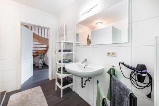 Großes Ferienhaus Im Grünen - - 6
