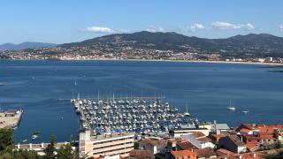 Holibai, Arco Da Vella, Dúplex de lujo con esencia africana y vistas al mar en Baiona - 0