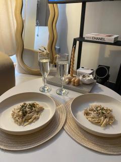 Percival's Sleek Spot - 7