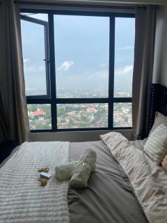 Percival's Sleek Spot - 4