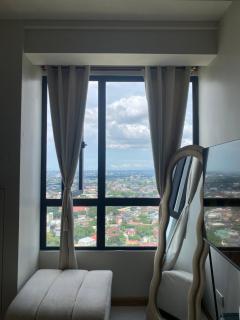 Percival's Sleek Spot - 3