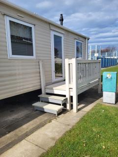 Caravan by the Sea 640 - 1