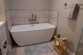 Cozy Roanoke Retreat Quiet & Convenient Stay - 5