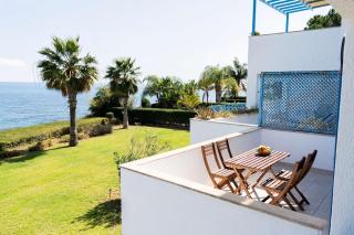 Beachfront Mediterranean Escape 3bd Sea View Apartment - Pendakomo - 0