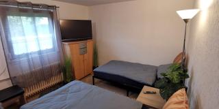 4 Zimmer Ferienwohnung mit privater Küche, Bad und WC, mit Gratis Frühstück, Parkplätze und WiFi - Kassel - 8