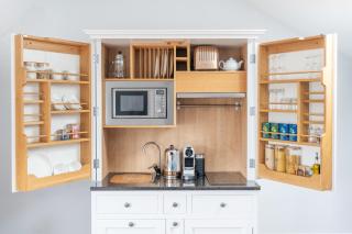 Berkeley Suites, Suite 2 - 7