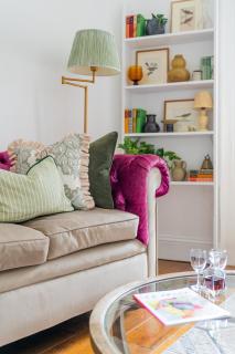 Berkeley Suites, Suite 2 - 5