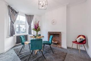 Glamorous, Spacious House - 8