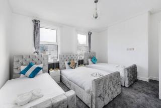 Glamorous, Spacious House - 7