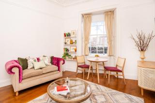 Berkeley Suites, Suite 2 - 1