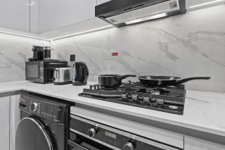 FIRST CLASS 1BR Elegant Living with City Views - 7