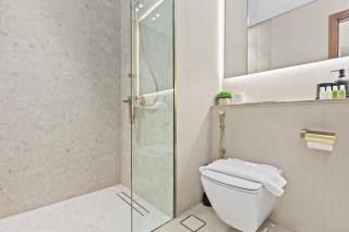 FIRST CLASS 1BR Elegant Living with City Views - 3