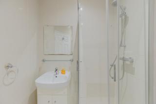 Brilliantly Located 1BDR Flat in Central London - 1