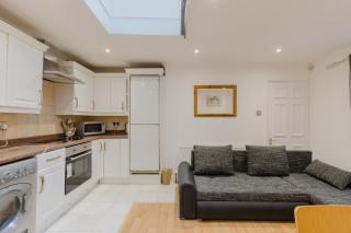 Brilliantly Located 1BDR Flat in Central London - 0