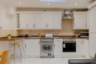 Brilliantly Located 1BDR Flat in Central London - 4