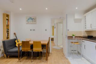 Brilliantly Located 1BDR Flat in Central London - 3