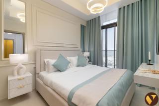 Vogue Vacation Homes, Business Bay Aykon City Tower Close to Downtown Burj Khalifa and Dubai Mall, Two Bedroom Apartment with Large Balcony Sea view, Access to all Amenities - 7