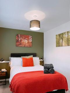 Modern 3-bed house with parking - Chorley Near M61 - 7