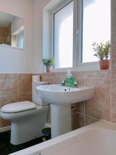 Modern 3-bed house with parking - Chorley Near M61 - 4