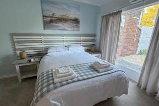 Cottage - Sleeps 4 - Pet friendly - Pool - Parking - 0