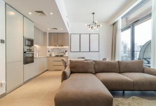 Modern 1BR with Terrace, Rooftop Pool and PS5 in JVC - 4