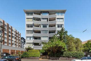 Affordable Comfort in Sea Point Retreat - 2