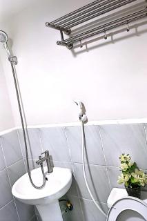 Studio - Sleeps 3 - Near Airport with Free Parking - 7