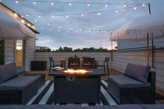 3BR and 3BA 5 Min DT Firepit Patio and Sleeps 10 - 9