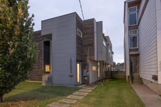 3BR and 3BA 5 Min DT Firepit Patio and Sleeps 10 - 8