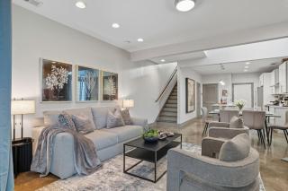 3BR and 3BA 5 Min DT Firepit Patio and Sleeps 10 - 5