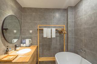 Heinemanns Guest House With Jacuzzi Local Family vibes - 2