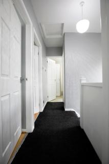 Spacious 3BR by Avalora Shortlets & Serviced Accommodations Queensway with big garden, Near train station - 3
