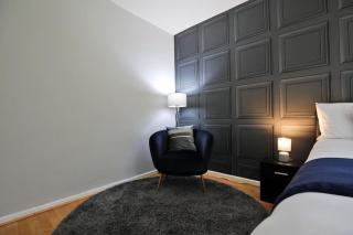 Spacious 3BR by Avalora Shortlets & Serviced Accommodations Queensway with big garden, Near train station - 2