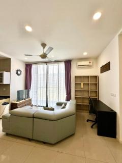 D'pristine 4 bedroom condo 1725 opposite Legoland and Medini mall - 0
