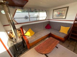 Short Stays on a Dutch Barge near Reading - 7