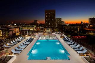 Skyline Bliss - Luxury Stay by Toyota Center - 6