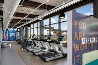 Skyline Bliss - Luxury Stay by Toyota Center - 4