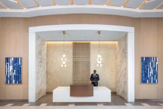 Skyline Bliss - Luxury Stay by Toyota Center - 2