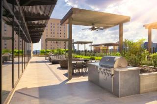 Skyline Bliss - Luxury Stay by Toyota Center - 1