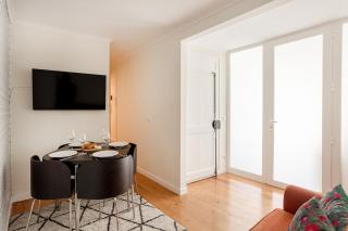 Alfama Cozy Hideaway I 2BR Stay - 9